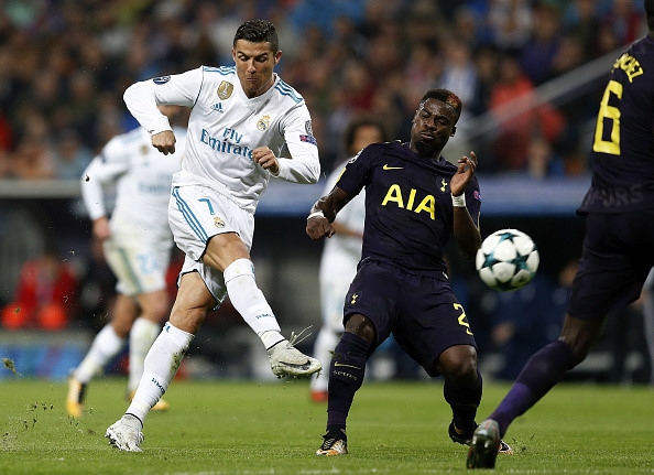 Dui dau Vertonghen, Ronaldo bi trung phat hinh anh 6