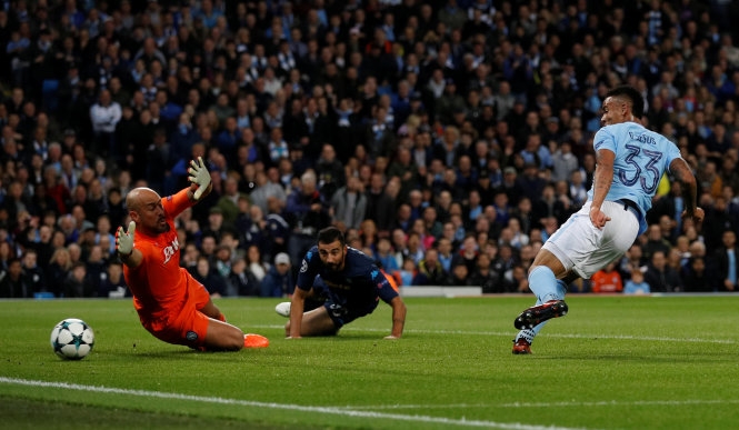 ​Mertens đá hỏng penalty, Napoli gục ngã trước M.C