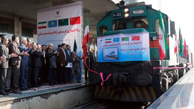 Tàu chở hàng Trung Quốc tới Iran vào tháng 2/2016 (Ảnh: EPA)