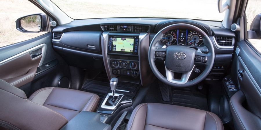 Cac phien ban Toyota Fortuner 2018 dong loat giam gia hinh anh 2