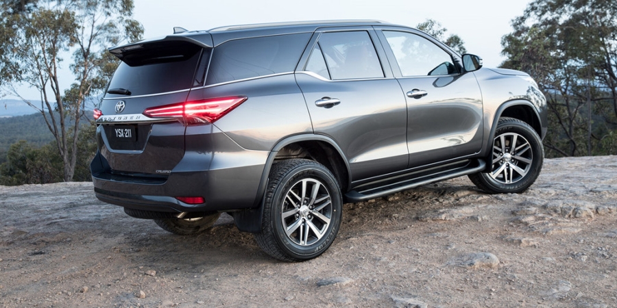 Cac phien ban Toyota Fortuner 2018 dong loat giam gia hinh anh 3