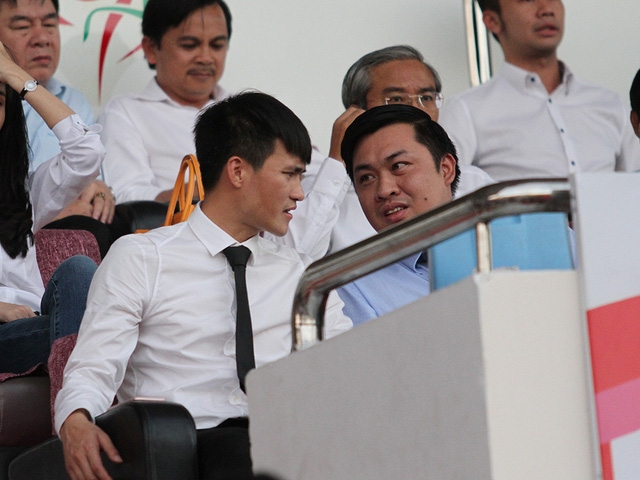Công Vinh đã có những ohát biểu thiếu kiềm chế đến lần thứ 2 tại V-League năm nay, nhưng vị quyền chủ tịch CLB TPHCM hầu như chẳng bị phạt gì (ảnh: Trọng Vũ)