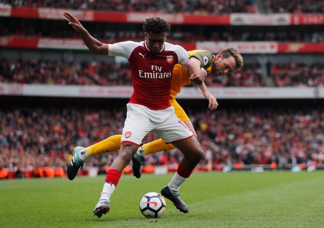 Europa League: Arsenal, Milan nên noi theo… M.U