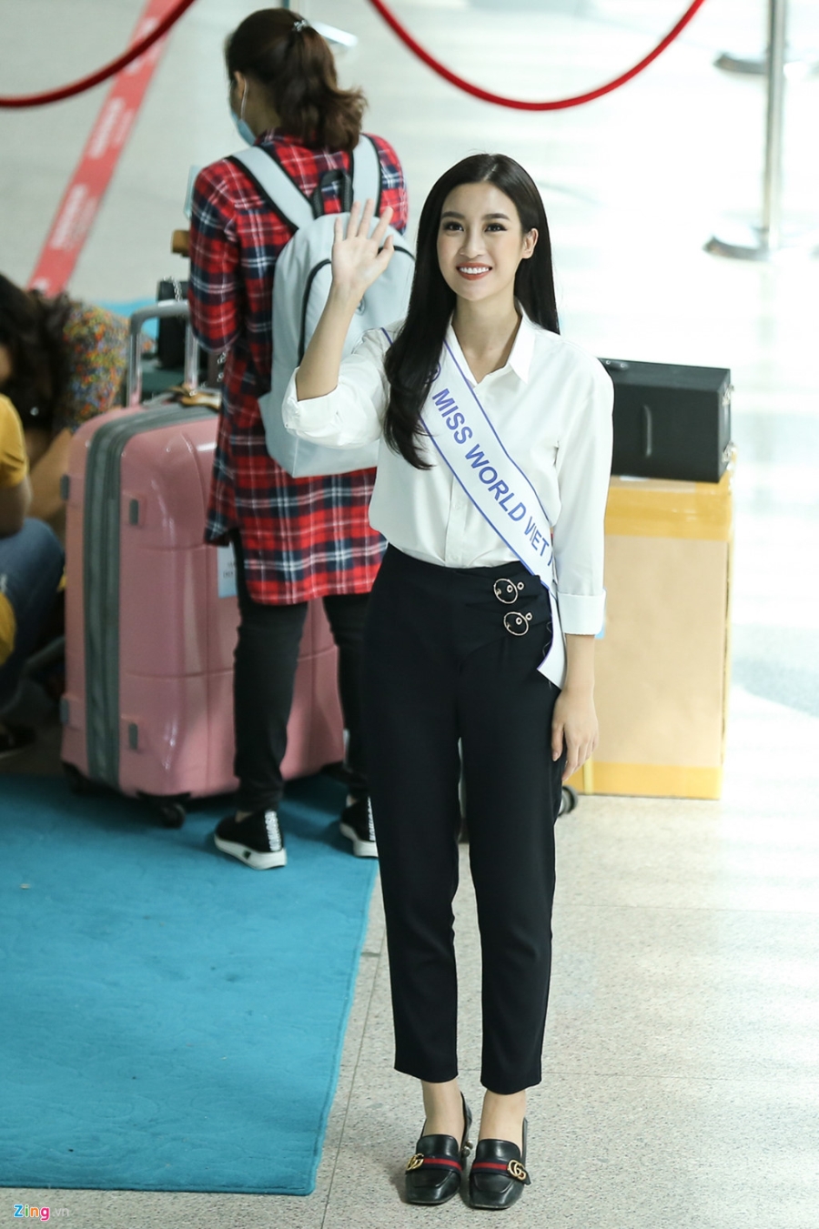 Hoa hau My Linh tuoi tan truoc gio sang Trung Quoc thi Miss World 2017 hinh anh 7