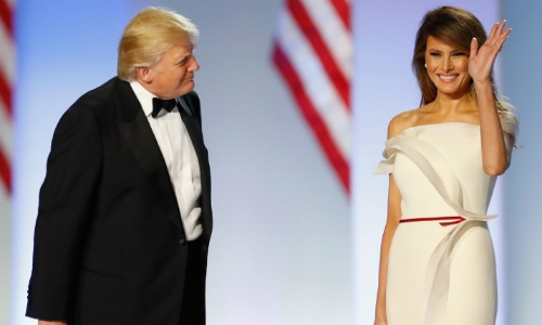 melania-tang-bo-vay-mac-trong-ngay-trump-nham-chuc-cho-bao-tang