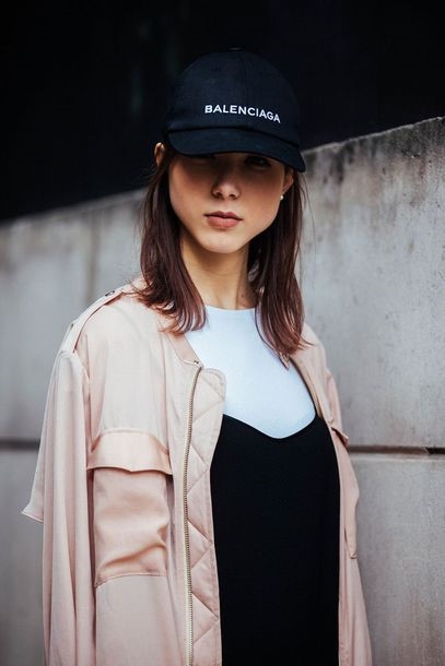 Sao Viet va the gioi dong loat lang xe non luoi trai theu logo hinh anh 8