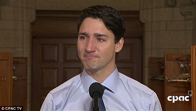  Thủ tướng Canada Justin Trudeau xúc động tại lễ tưởng niệm (Ảnh: CPAC) 