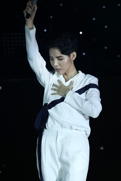 Vũ Cát Tường trong đêm concert kỷ niệm 25 tuổi.