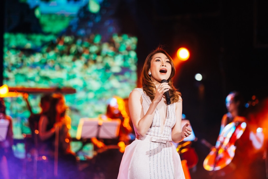 MC va khan gia thuyet phuc My Tam hat live 'Dung hoi em' hinh anh 1