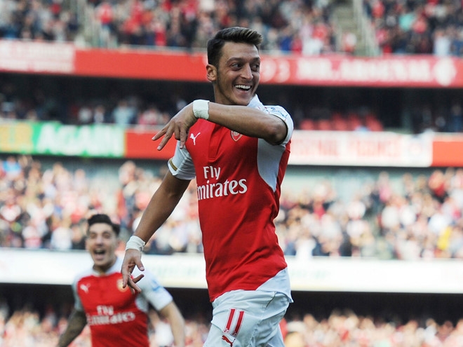 Mesut Oezil ri tai dong doi chuyen toi MU hinh anh 1