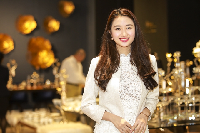 ngoc-trinh-mang-phu-kien-gan-2-ty-noi-bat-hon-ca-hoa-hau-thu-ngan-7