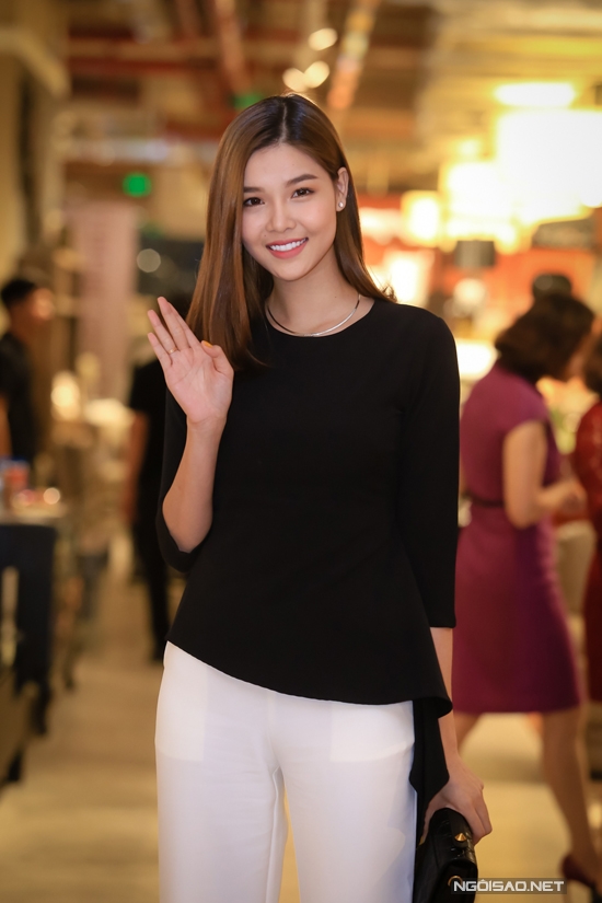 ngoc-trinh-mang-phu-kien-gan-2-ty-noi-bat-hon-ca-hoa-hau-thu-ngan-10