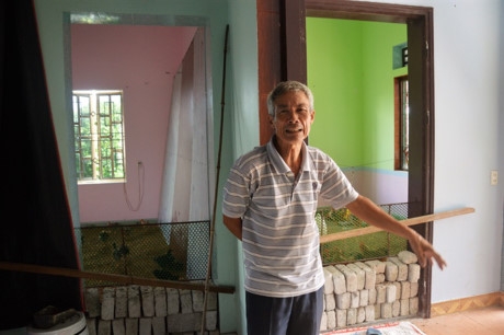 Phát hiện phóng viên có mặt ở buổi đối thoại, chủ tịch huyện rời khỏi phòng - Ảnh 1.