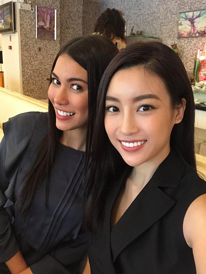 Đỗ Mỹ Linh diện áo tứ thân, đội nón quai thao tự tin trình diễn bài múa dân tộc tại Miss World 2017