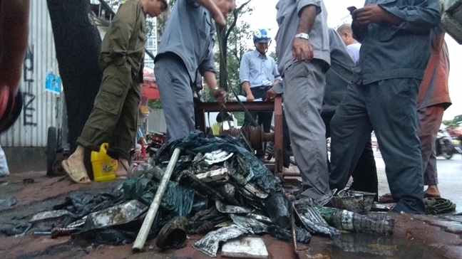 'Sieu may bom' tam nghi 4 ngay