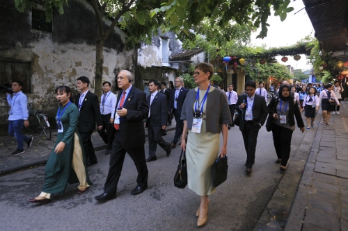 thu-tuong-apec-dang-doi-mat-voi-nhieu-thach-thuc-2