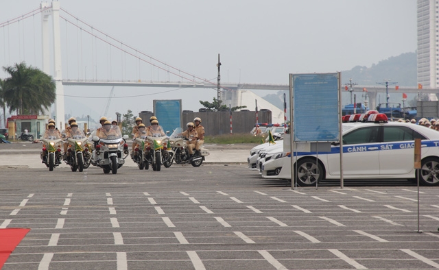 da nang cam duong dip apec, nguoi dan di lai the nao? hinh anh 1
