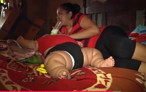 Em bé khổng lồ mới 10 tháng tuổi đã nặng 30kg, bằng trẻ lên 9 - ảnh 2