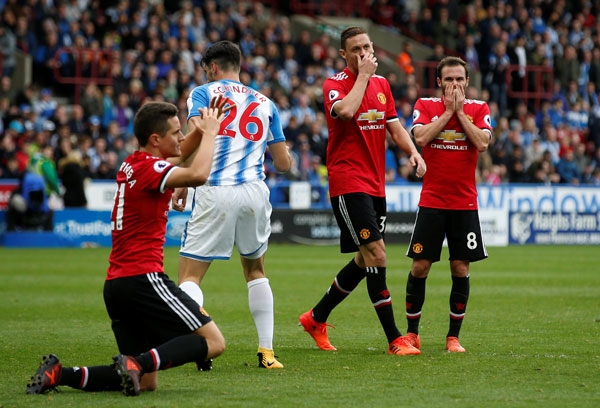 man-utd-thua-doi-moi-len-hang-sau-nhung-sai-lam-lien-tiep-page-2