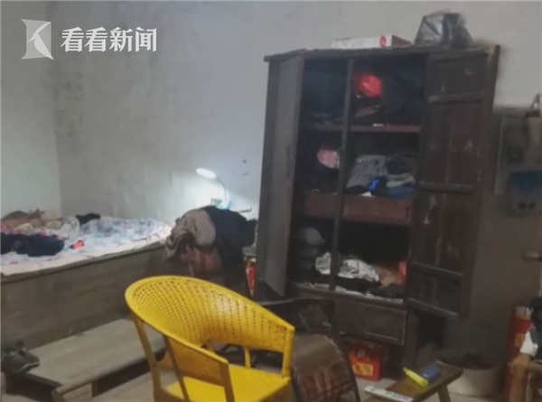 mang 350 trieu dong di gui ngan hang, cu ong bang hoang mo ra toan tien am phu - 3