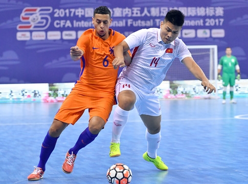 Tuyển futsal Việt Nam cầm hòa 'Cơn lốc màu da cam' - ảnh 2
