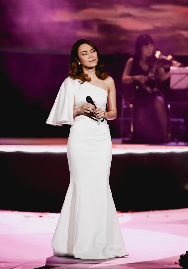 6-my-nhan-viet-mac-dep-nhat-tuan-23-10