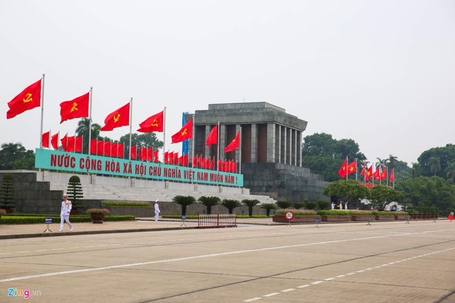 Dai bieu Quoc hoi vieng Chu tich Ho Chi Minh hinh anh 1