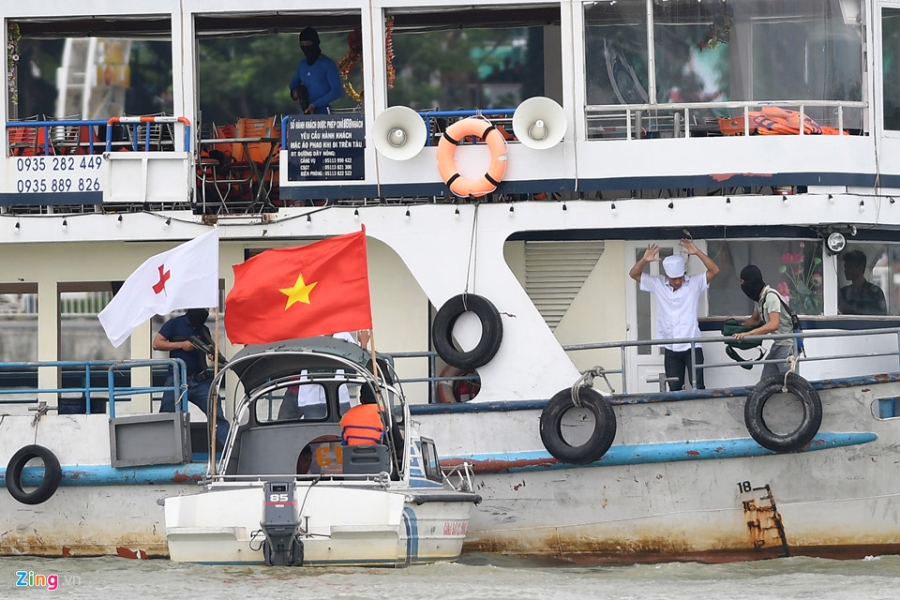 Diễn tập chống khủng bố trên sông Hàn bảo vệ APEC 2017