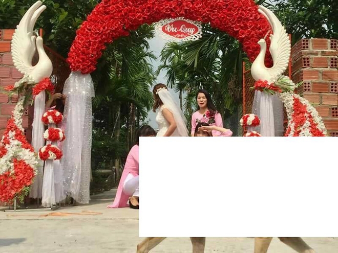 Nhờ dân mạng sửa ảnh cho đỡ sứt mẻ tình chị em, 4 cô gái lặng câm với series chế cười đau ruột - Ảnh 12.