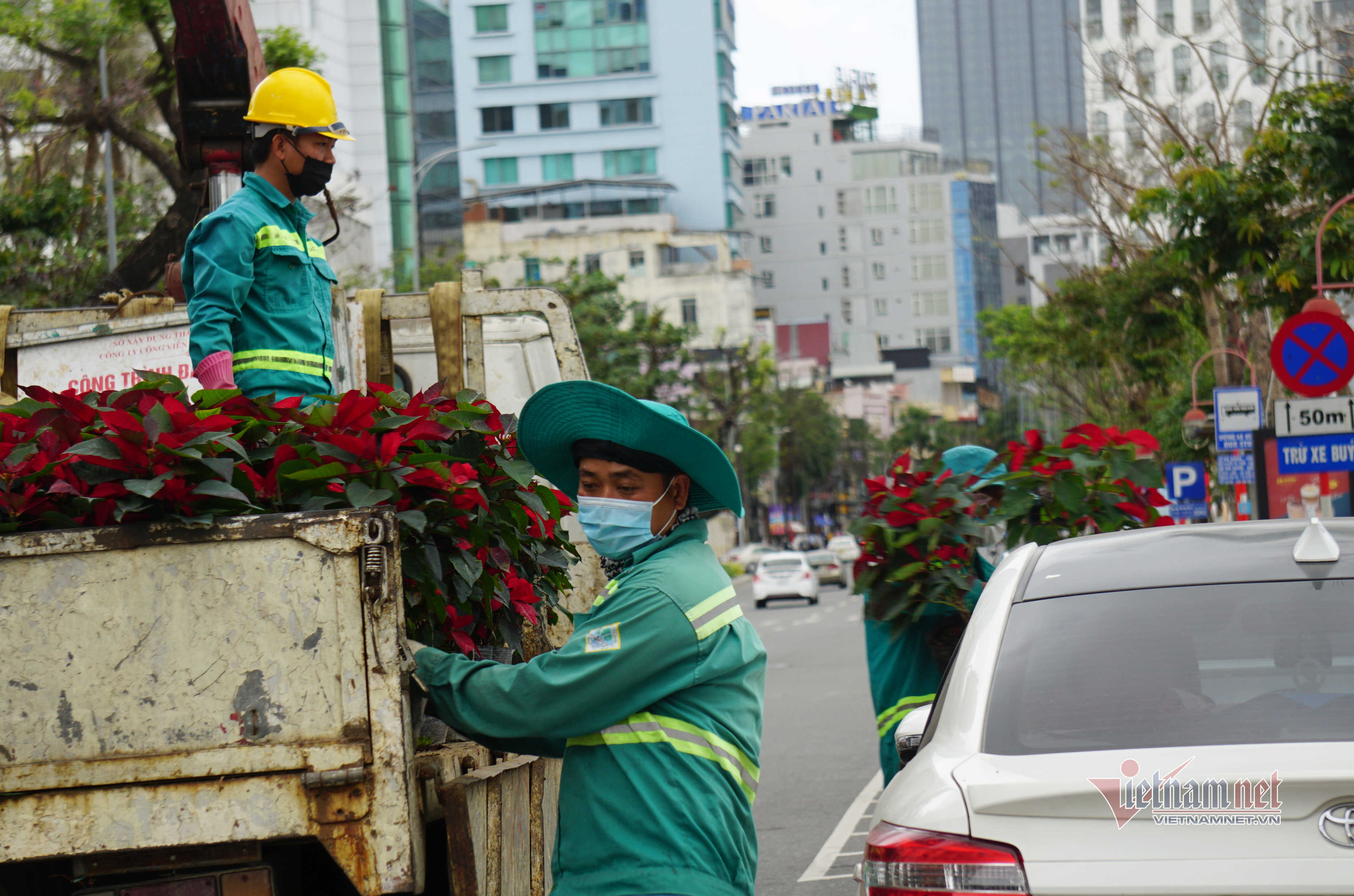 Áp dụng phạt tiền, người dân Đà Nẵng kín khẩu trang khi ra đường - 12