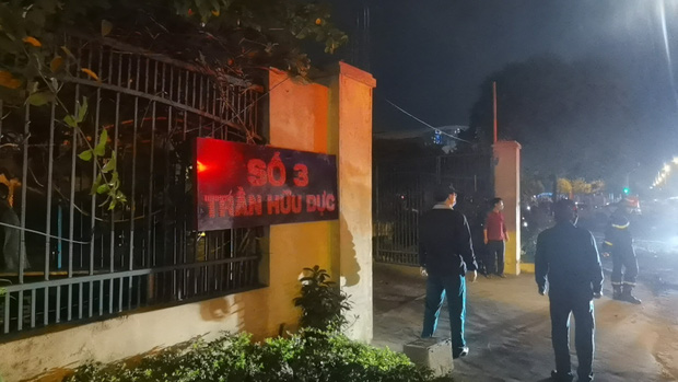 Ngay sau khi tiếp nhận tin báo, lực lượng chức năng đã nhanh chóng đến hiện trường hỗ trợ dập lửa