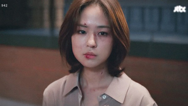 Nữ diễn viên sinh năm 1992 nổi danh với vai diễn Min Hyun Seo trong Thế Giới Hôn Nhân