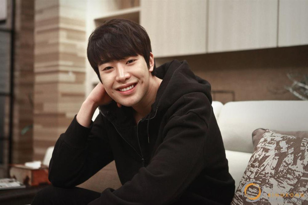 Park Min Woo rạng rỡ, điển trai xưa kia