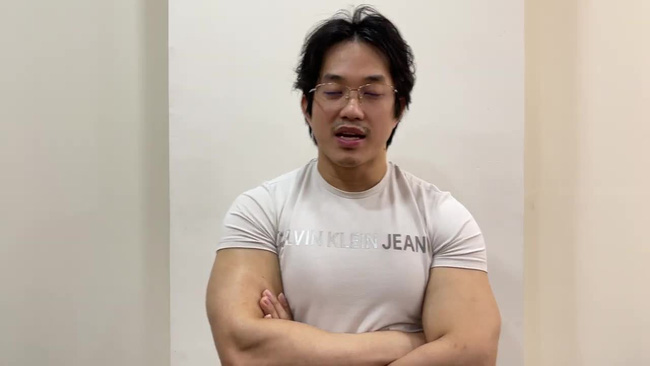 Nhâm Hoàng Khang tung tin nhắn tiết lộ 'gym chúa' Duy Nguyễn được tặng vest, nhưng kèm câu 'coi chừng giống ông Yên'? - 3 Nhâm Hoàng Khang tung tin nhắn tiết lộ 'gym chúa' Duy Nguyễn được tặng vest, nhưng kèm câu 'coi chừng giống ông Yên'? - 3