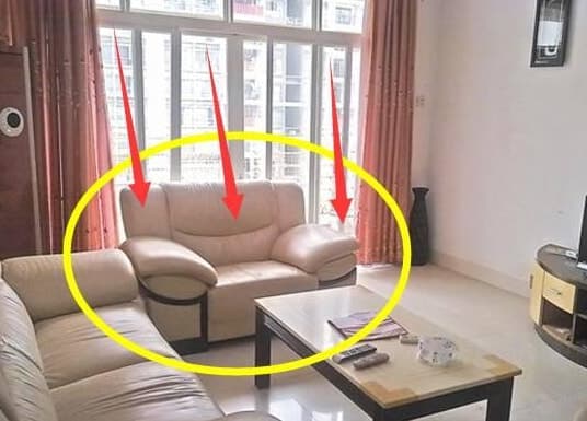 4 kiểu đặt ghế sofa tuyệt đối không nên dùng kẻo càng sống nhiều, càng nghèo, làm việc cật lực cũng chẳng tiết kiệm được gì - 2