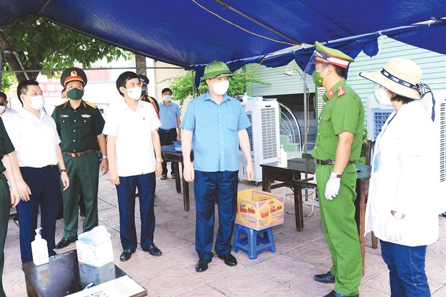 Hà Nội xây dựng kịch bản ứng phó với 3.000 ca mắc COVID-19 một ngày Hà Nội xây dựng kịch bản ứng phó với 3.000 ca mắc COVID-19 một ngày