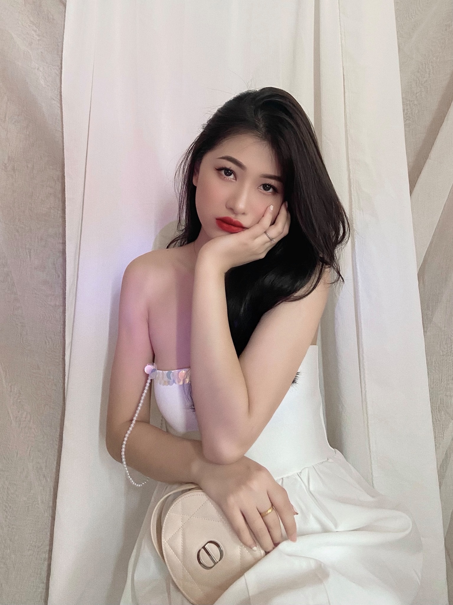 Quan điểm sống của cô gái xứ Nghệ là là tự chủ tài chính, chăm sóc yêu quý bản thân thật tốt.