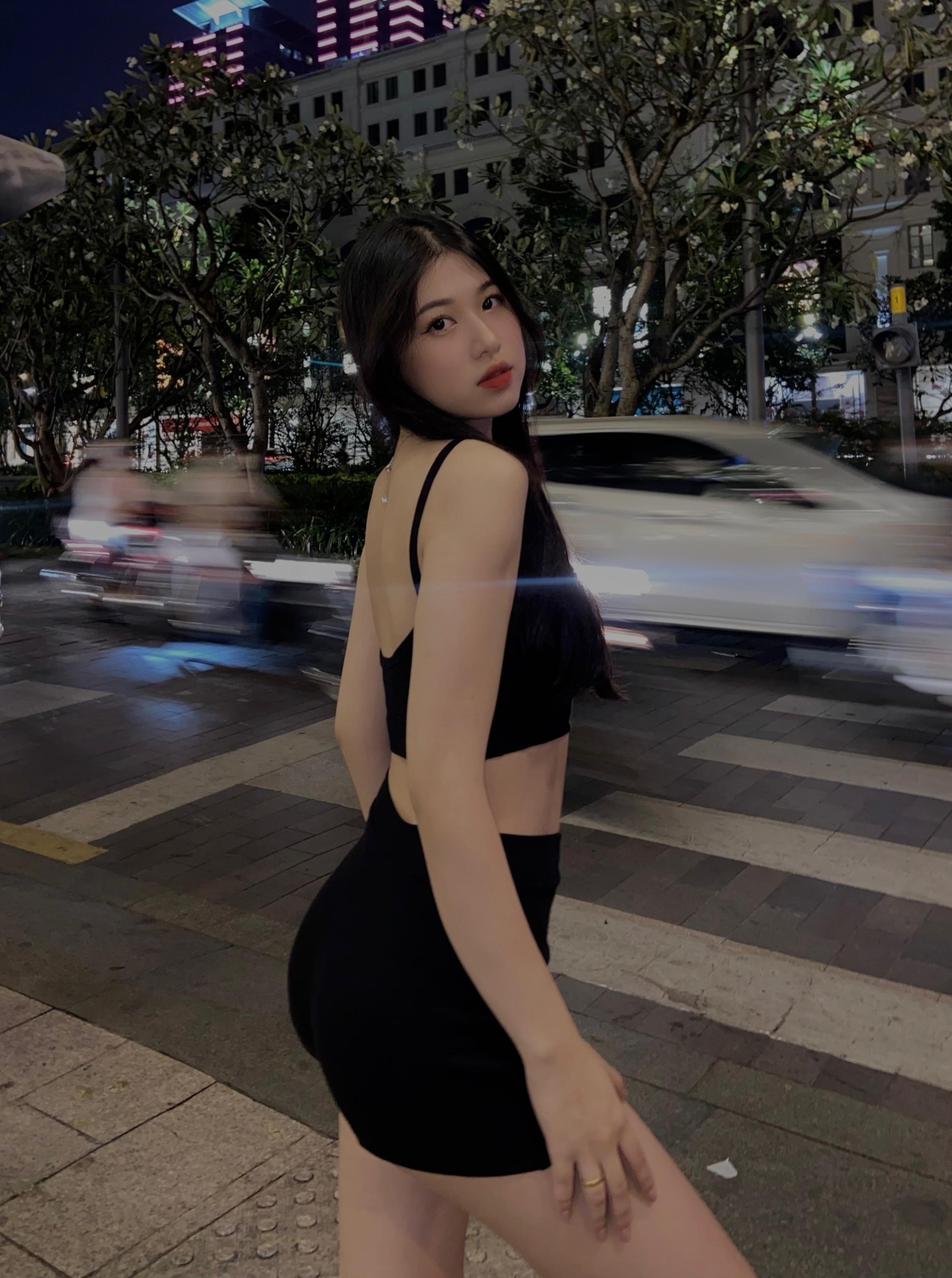 Hạnh Nguyên còn có cá tính cực mạnh khi luôn thích làm mọi thứ một mình bất kể công việc hay các hoạt động giải trí khác như đi du lịch, xem phim…