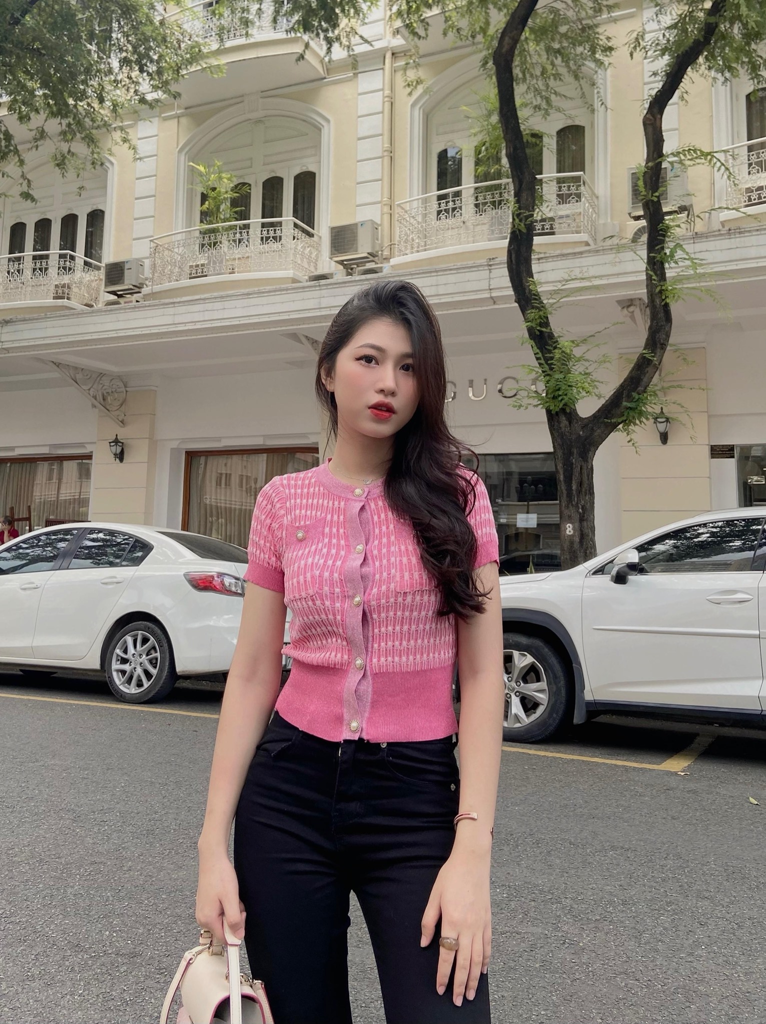 Ngoài ra, Hạnh Nguyên cũng thích tìm hiểu, trau dồi vốn kiến thức liên quan đến lĩnh vực kinh doanh.