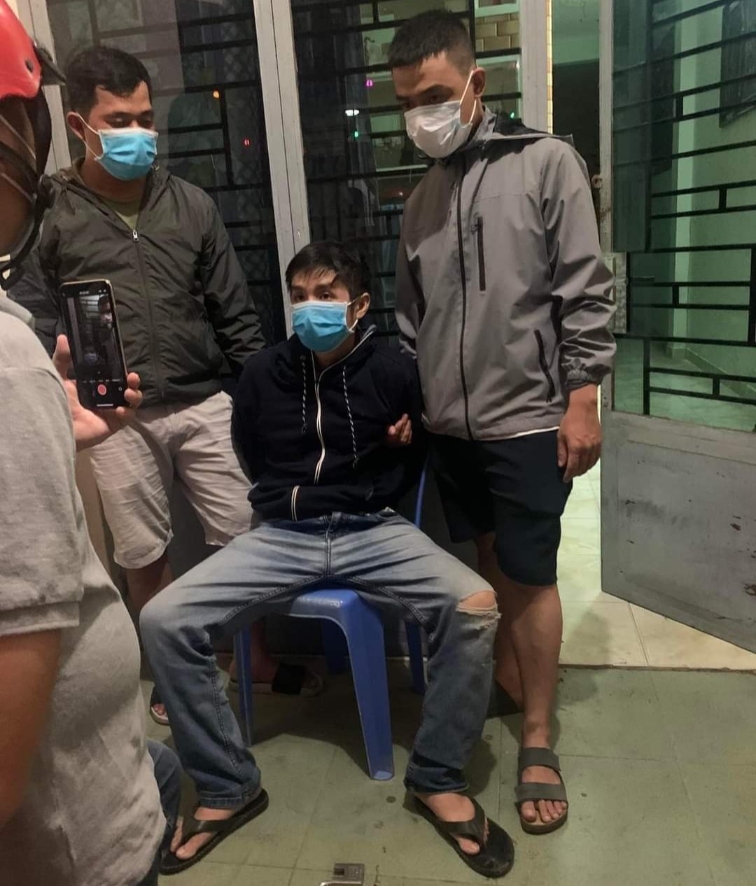 Đã bắt kẻ chạy xe máy cầm dao vô cớ chém nhiều người ở Vũng Tàu - 1 Đã bắt kẻ chạy xe máy cầm dao vô cớ chém nhiều người ở Vũng Tàu - 1