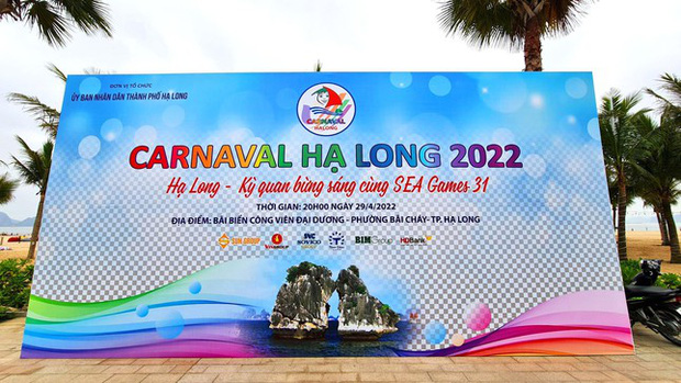 Bất ngờ hàng loạt biển quảng cáo Carnaval Hạ Long 2022 bị thu hồi - 1