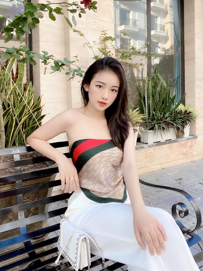 Chẳng những có diện mạo khả ái, Gia Tiên còn sở hữu hình thể cân đối, thon gọn.