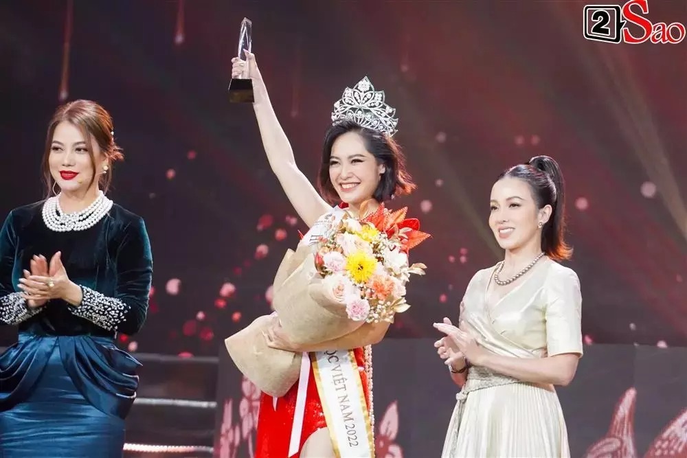 Nông Thúy Hằng không khai gian, vậy chiều cao 'ảo' từ đâu ra? - 1 Nông Thúy Hằng không khai gian, vậy chiều cao 'ảo' từ đâu ra? - 1