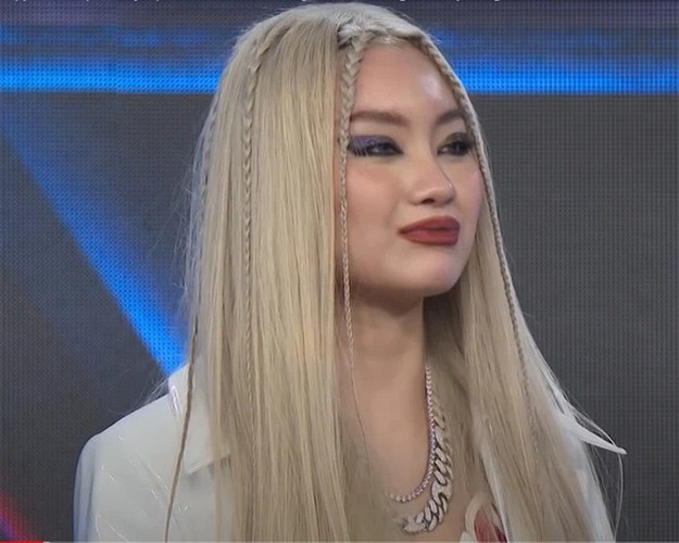 Trước đó, Kellie cũng được cho là nạn nhân của những màn makeup quá tay tại Rap Việt.