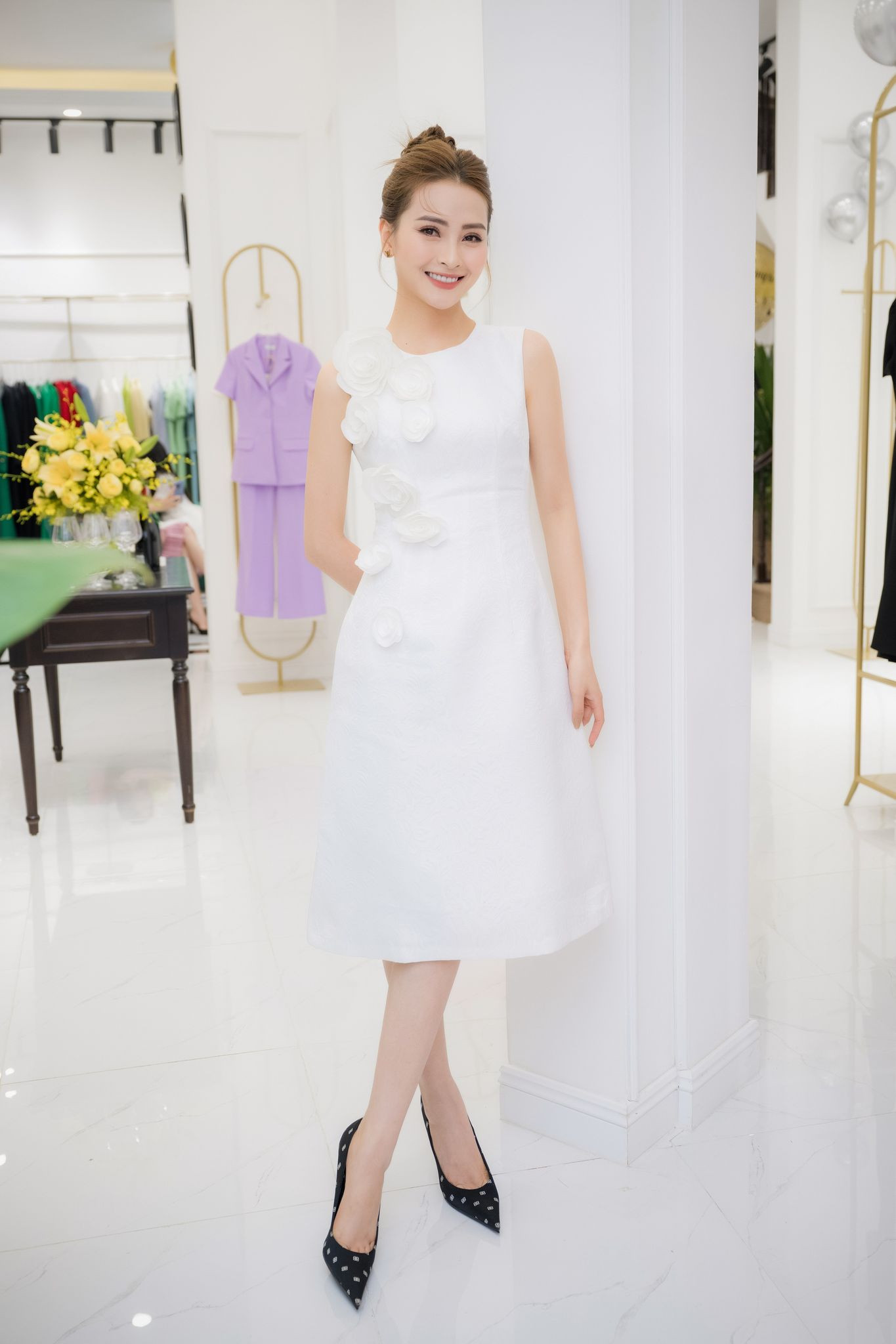 Hồng Diễm mặc màu nổi khác hẳn luật sư Phương 'Hành trình công lý' - 10 Hồng Diễm mặc màu nổi khác hẳn luật sư Phương 'Hành trình công lý' - 10