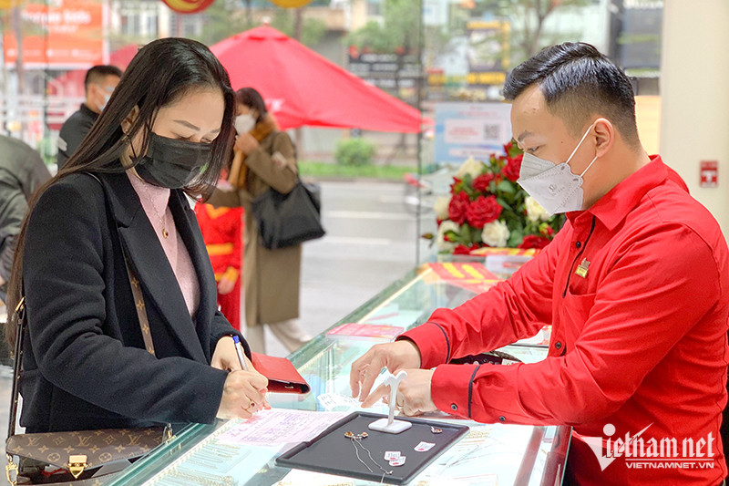 Giá vàng hôm nay 18/12: Tăng nhẹ cuối tuần