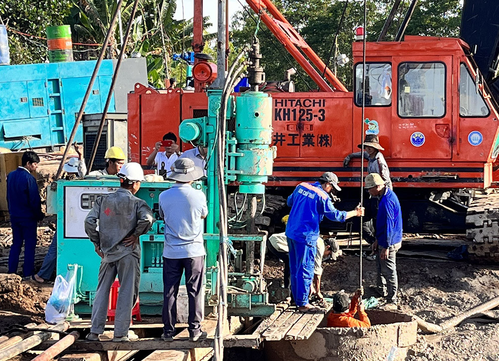 Phó Chủ tịch Đồng Tháp nói về vị trí bé trai gặp nạn trong ống trụ bê tông Phó Chủ tịch Đồng Tháp nói về vị trí bé trai gặp nạn trong ống trụ bê tông