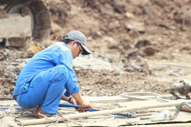 Chùm ảnh: 11 ngày đêm nỗ lực đưa bé trai lọt vào trụ bê-tông ở Đồng Tháp lên mặt đất - 18