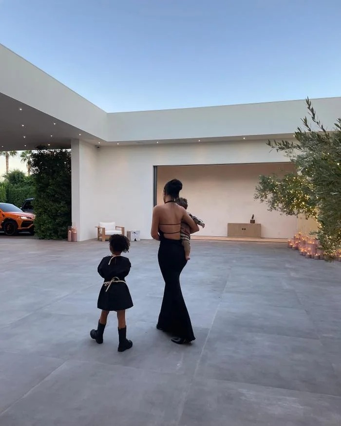 Kylie Jenner khá hạn chế trong việc đăng ảnh các con trên mạng xã hội