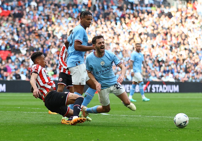 Riyad Mahrez lập hat-trick, Man City hạ Sheffield United vào chung kết FA Cup - 2